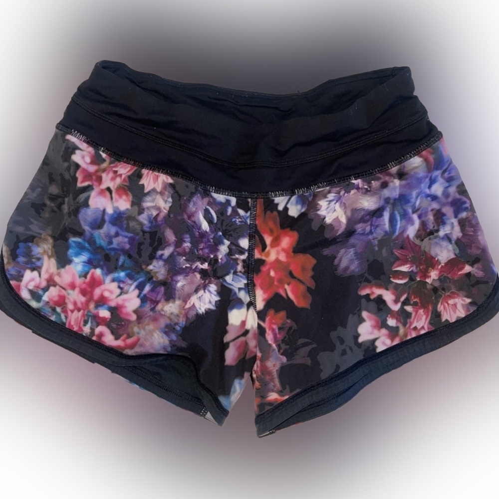 Lululemon shorts size 4